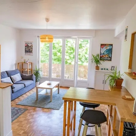 Logement Lumineux Proche Des Commodites Et Plages